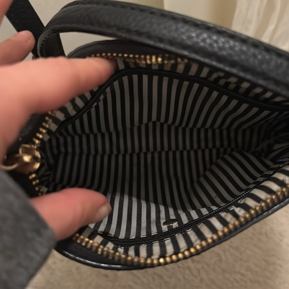 Black Kate Spade Cross-body - in great condition!! - Picture 3 of 4